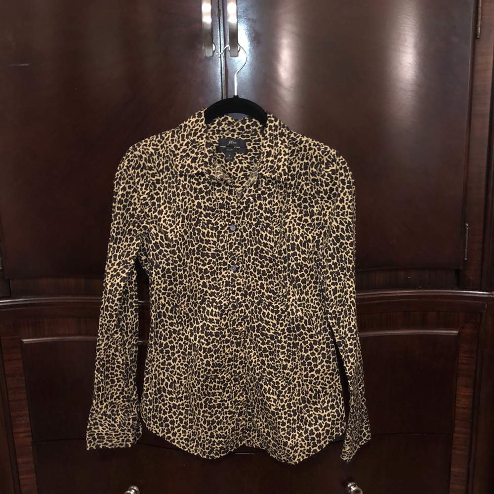 NWOT Giraffe Print Button Down Shirt
